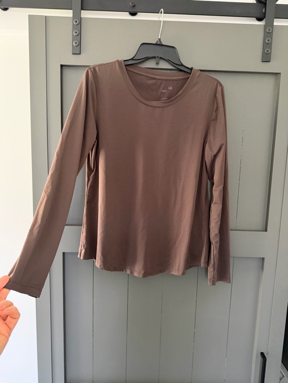 GAPfit Breathe Long Sleeve Crewneck workout top in Chocolate Brown